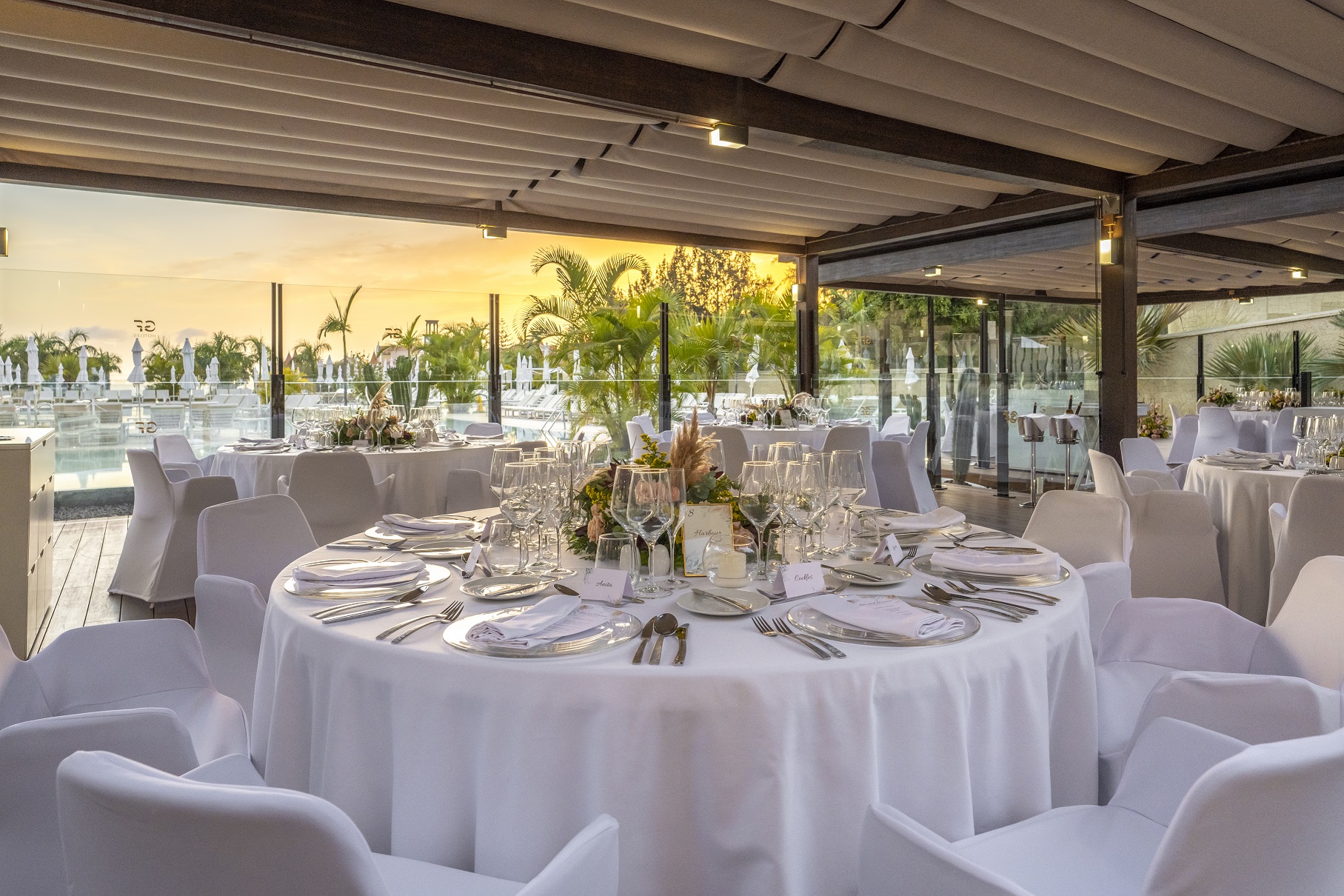 Book your wedding day in GF VICTORIA